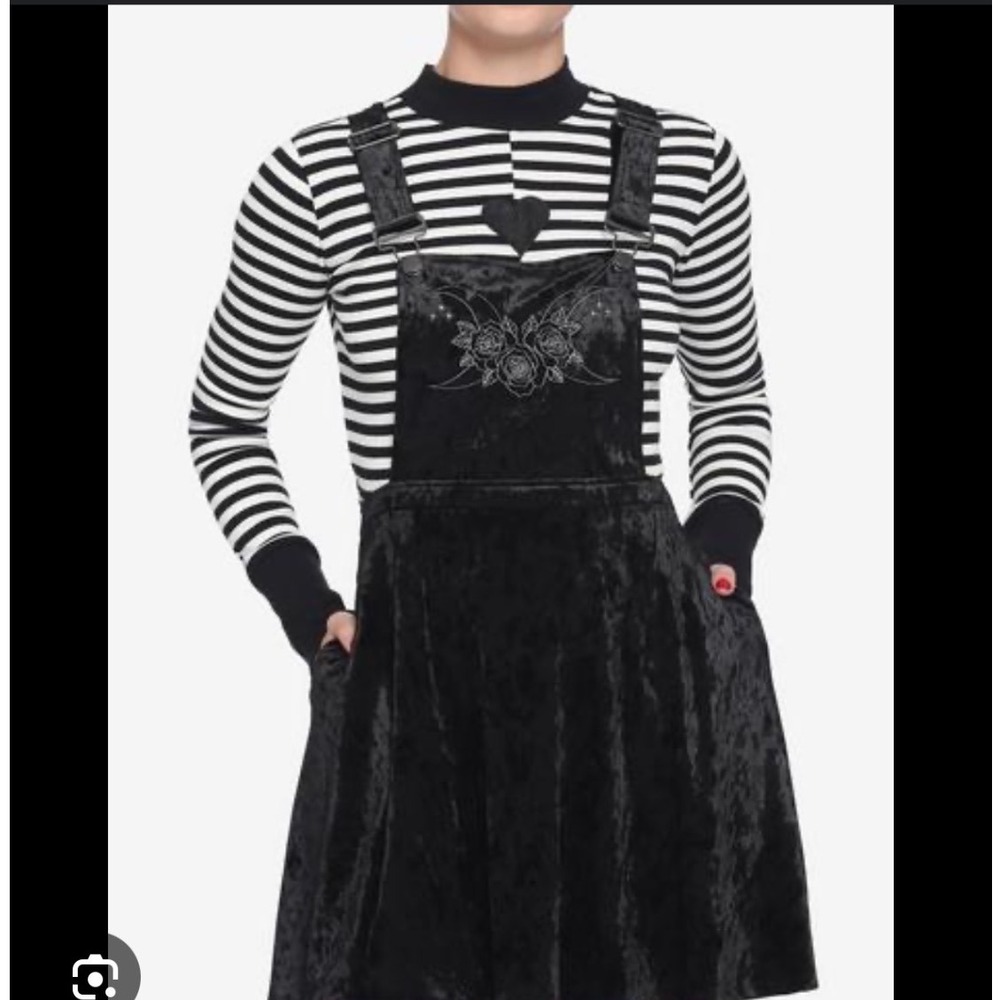 Hot Topic Black Velvet Skirtall Dress Size M Moon Floral‎ Embroidered